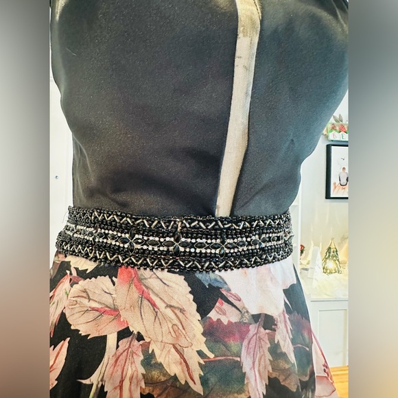 Chic Floral A-Line Party Dress in Black and Pink - Picture 5 of 16